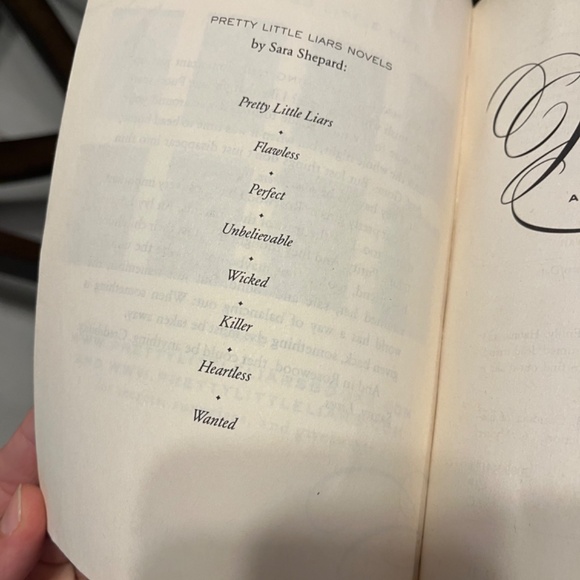 Pretty Little Liars books 1-5 & 7 - Picture 3 of 4